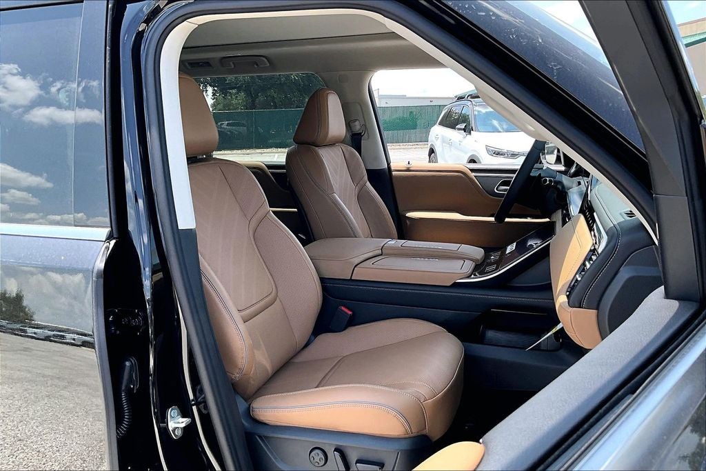 2027 INFINITI QX80 LUXE