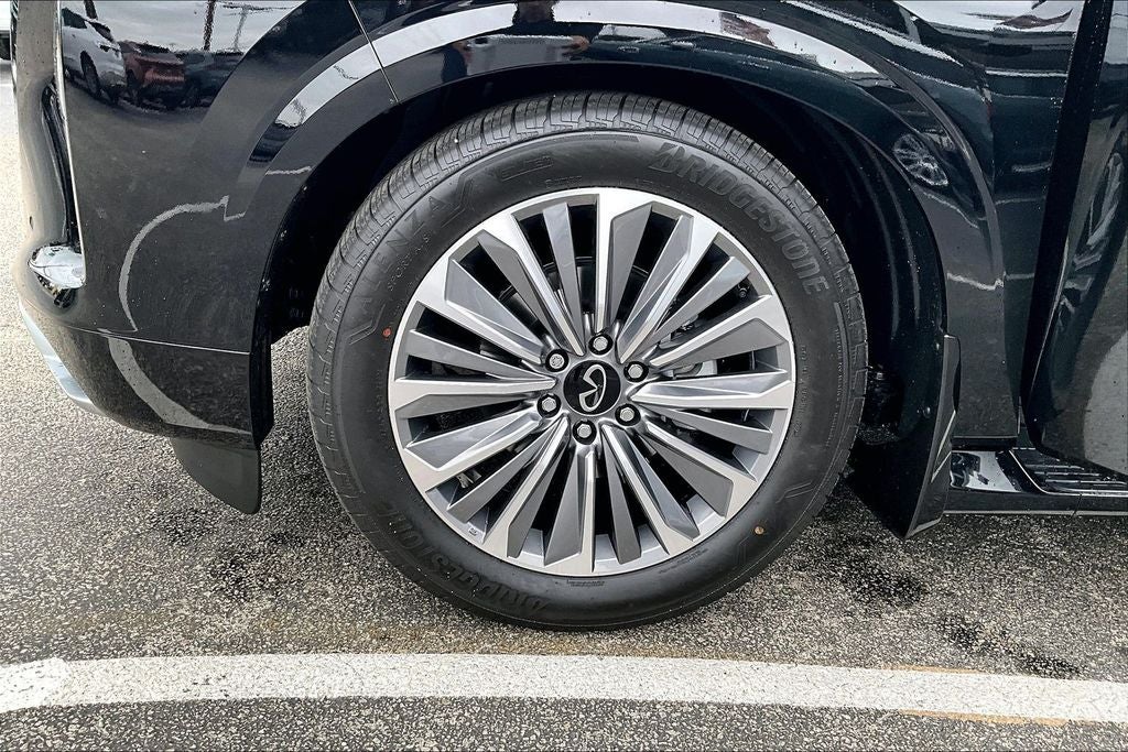 2026 INFINITI QX80 LUXE