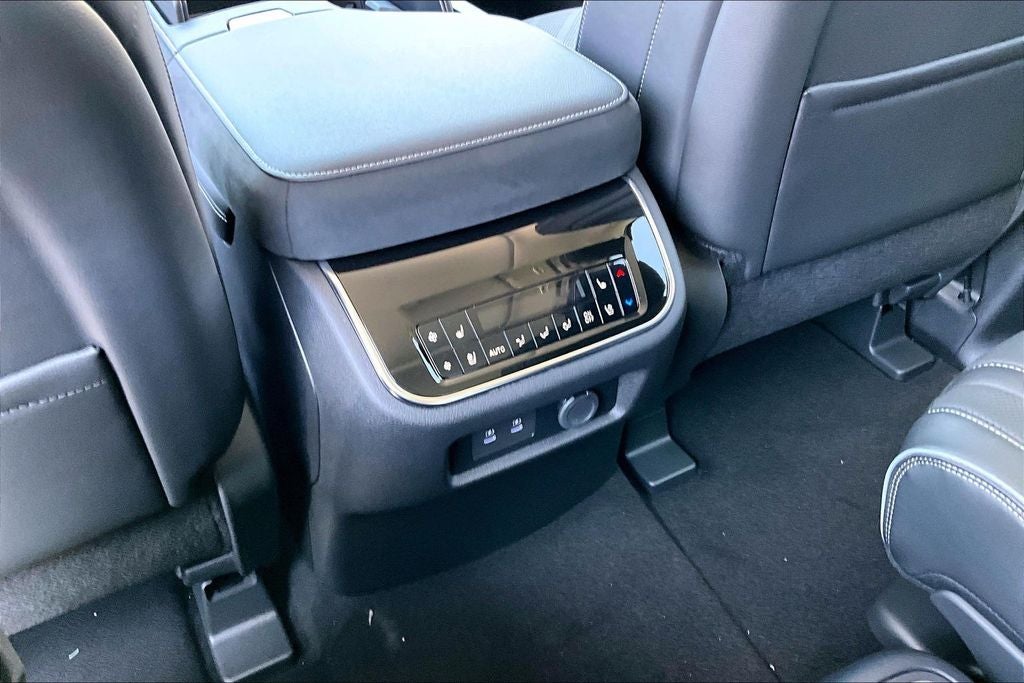 2027 INFINITI QX80 LUXE