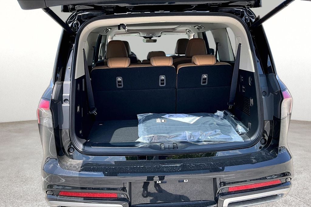 2027 INFINITI QX80 LUXE