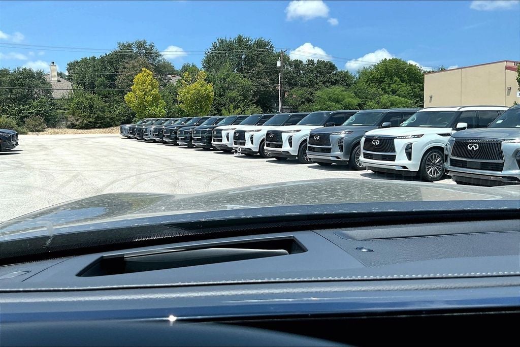 2027 INFINITI QX80 LUXE