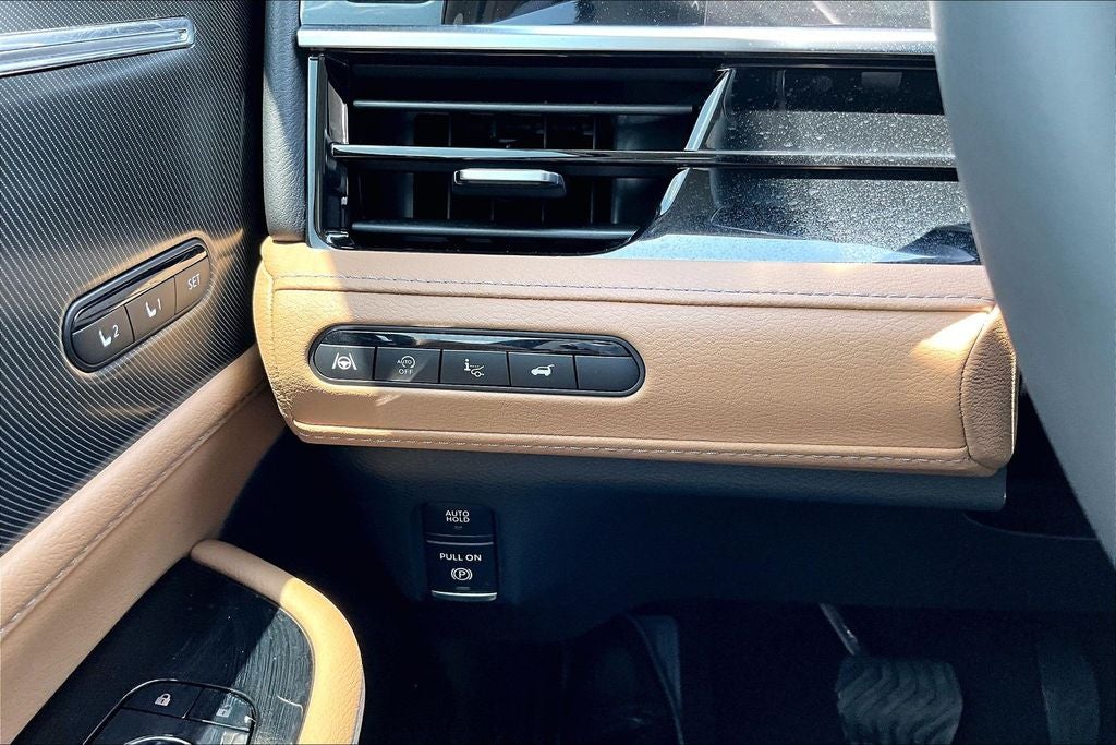 2027 INFINITI QX80 LUXE