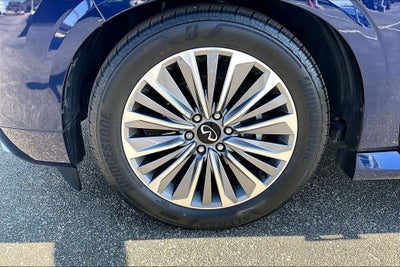 2025 INFINITI QX80 LUXE