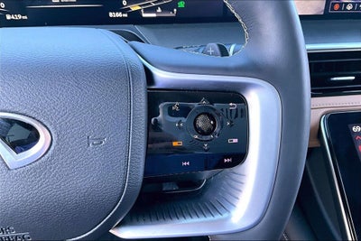 2025 INFINITI QX80 LUXE