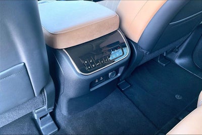 2025 INFINITI QX80 LUXE