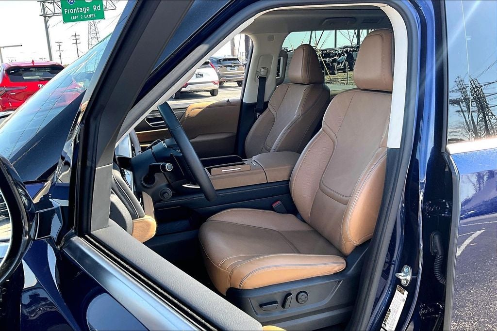 2025 INFINITI QX80 LUXE