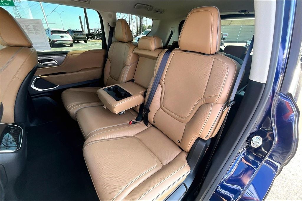 2025 INFINITI QX80 LUXE