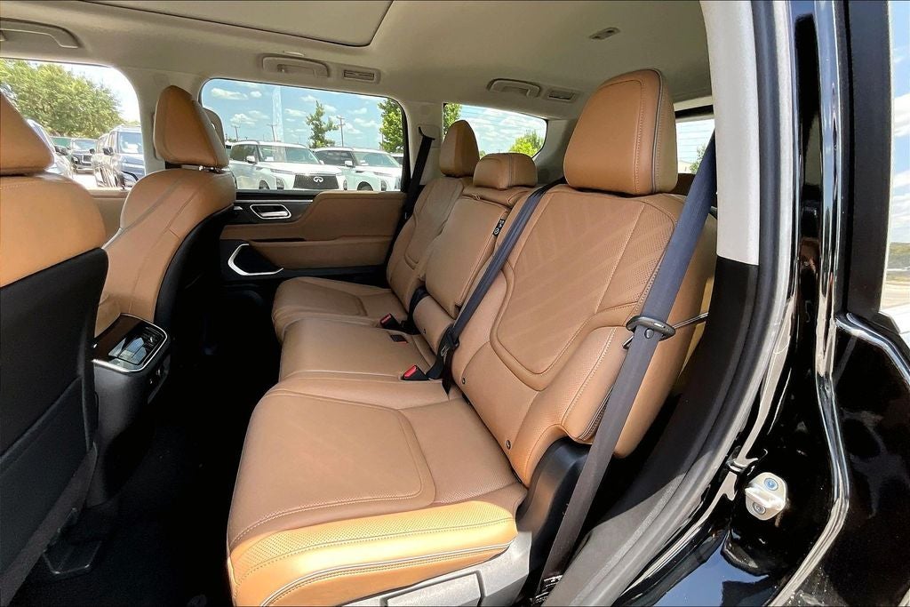 2027 INFINITI QX80 LUXE