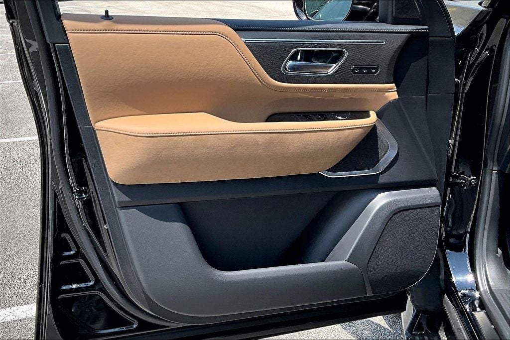 2027 INFINITI QX80 LUXE