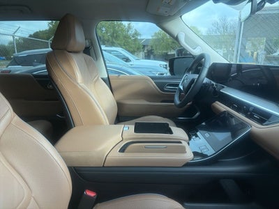 2025 INFINITI QX80 LUXE