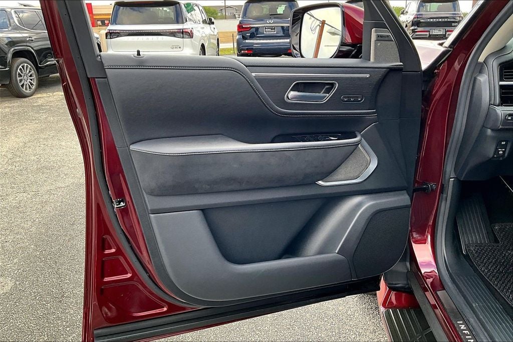 2025 INFINITI QX80 SENSORY