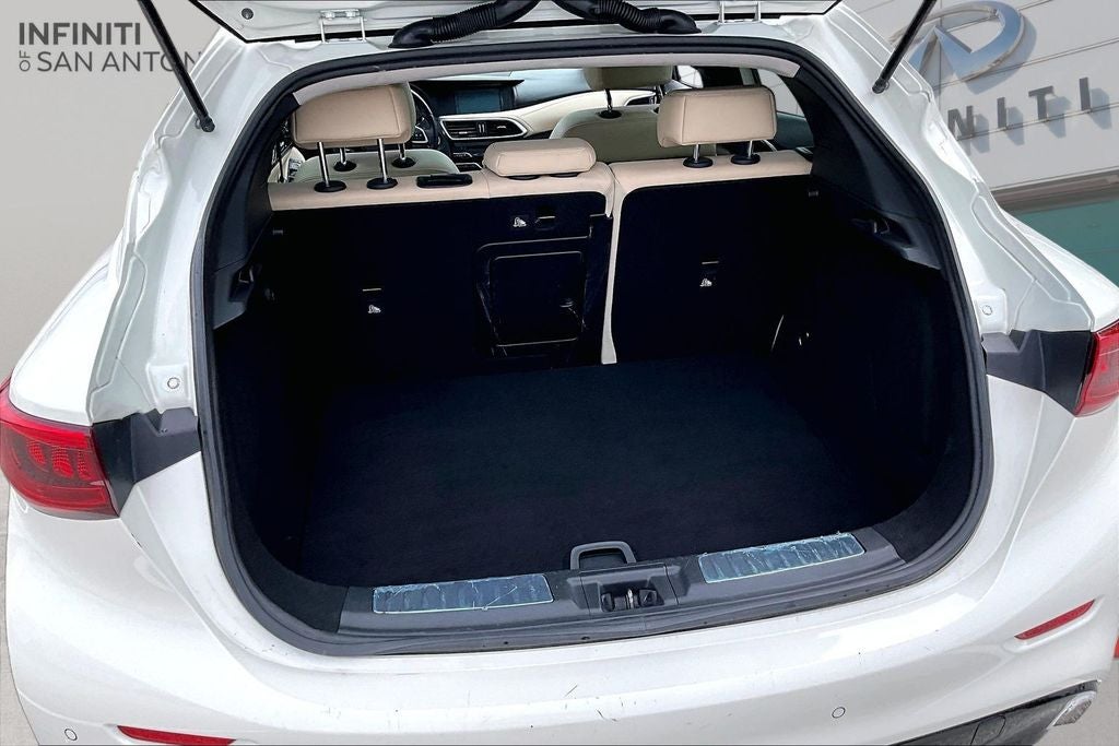 2018 INFINITI QX30 Premium