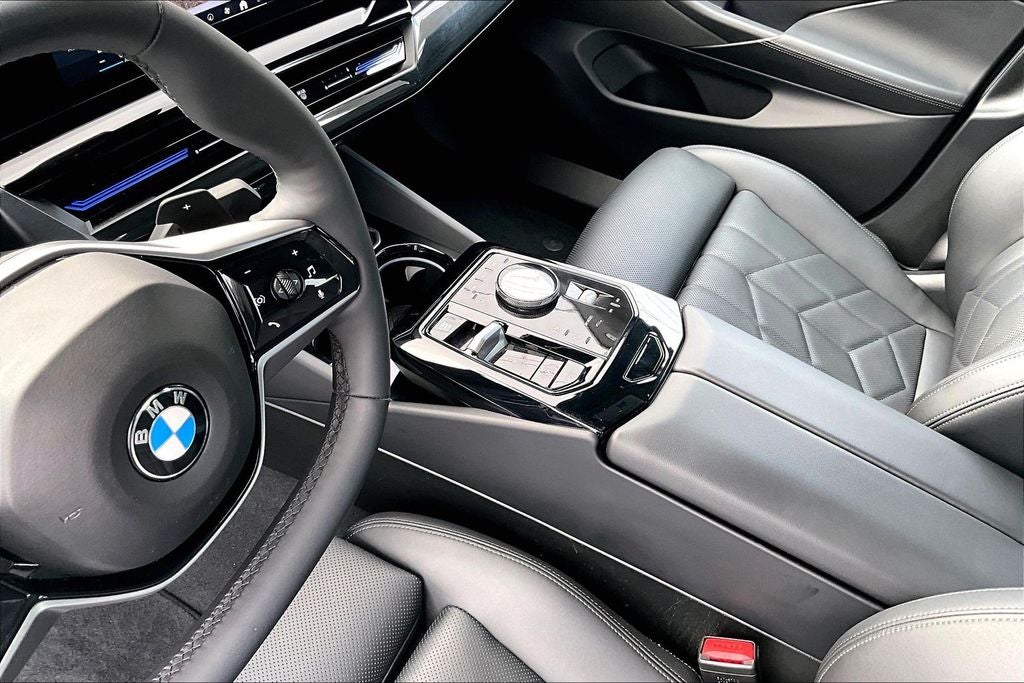 2025 BMW 5 Series 530i