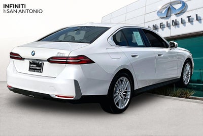 2025 BMW 5 Series 530i