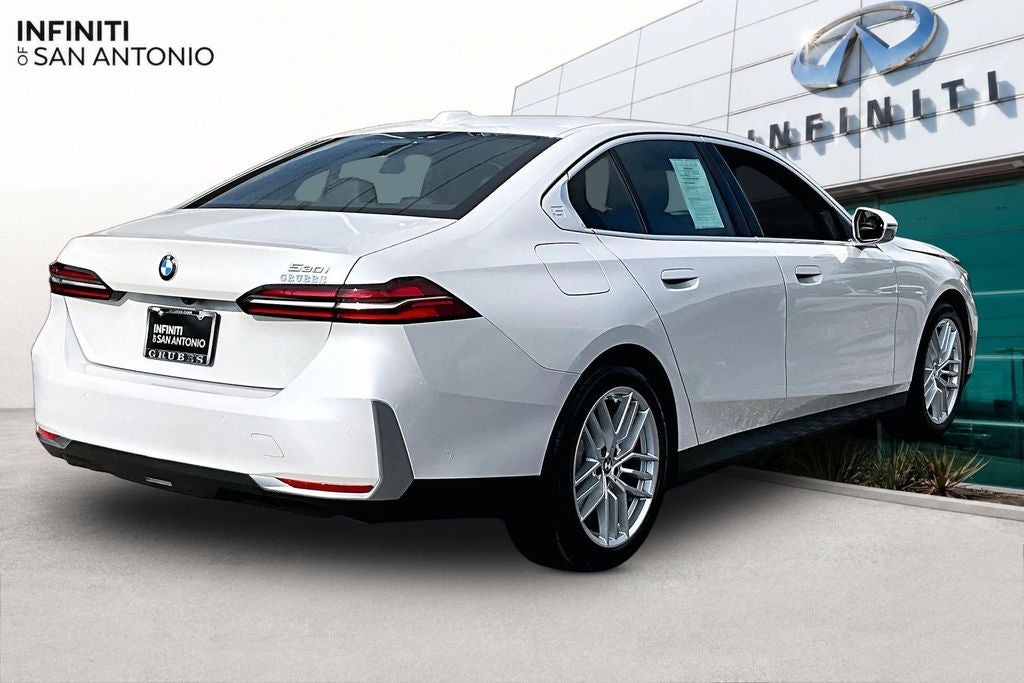 2025 BMW 5 Series 530i