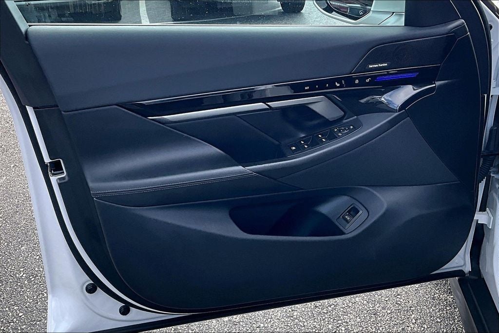 2025 BMW 5 Series 530i
