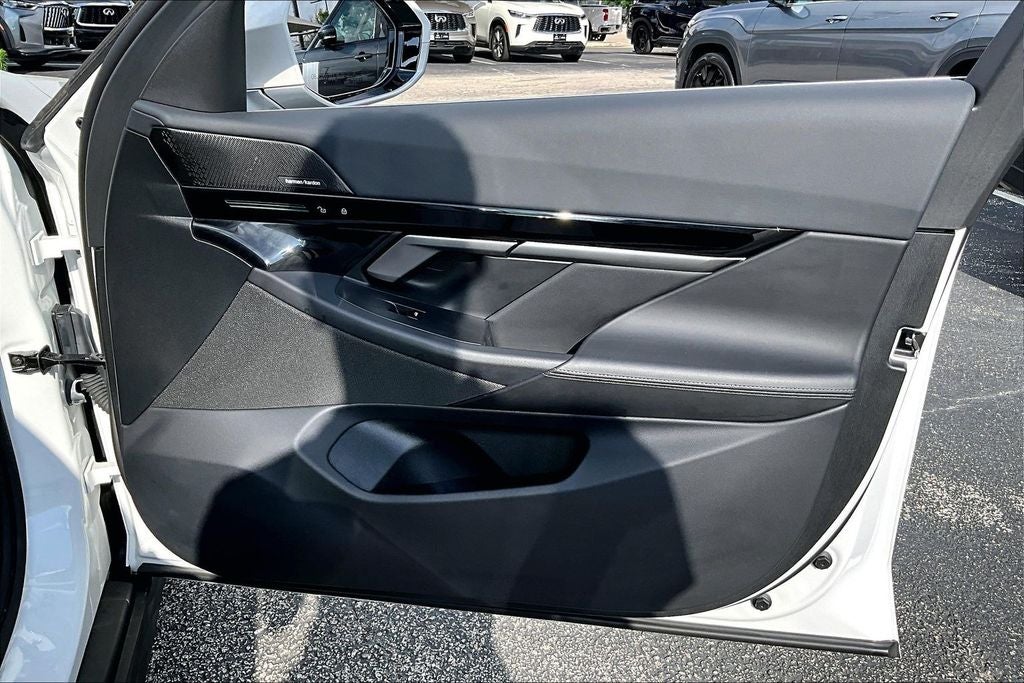 2025 BMW 5 Series 530i