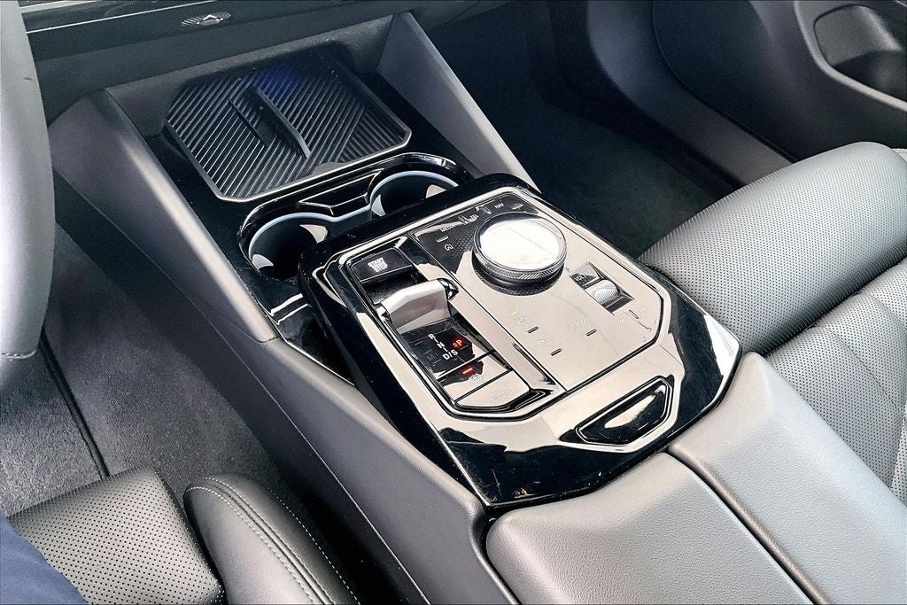 2025 BMW 5 Series 530i