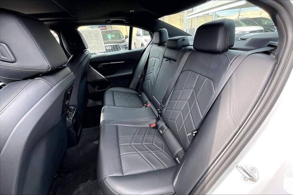 2025 BMW 5 Series 530i
