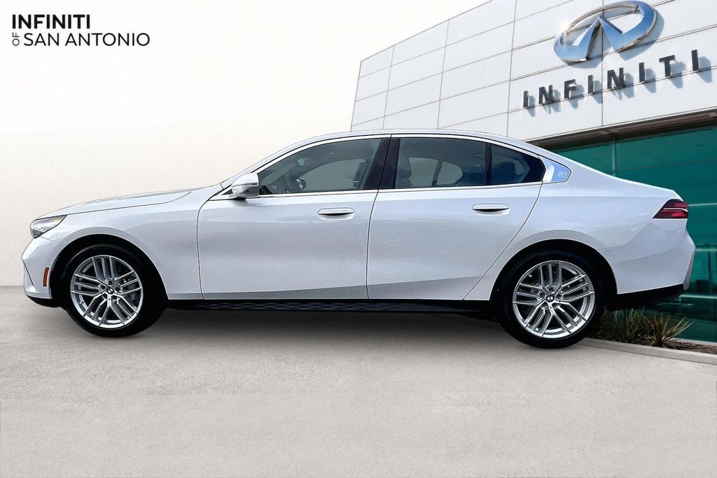 2025 BMW 5 Series 530i