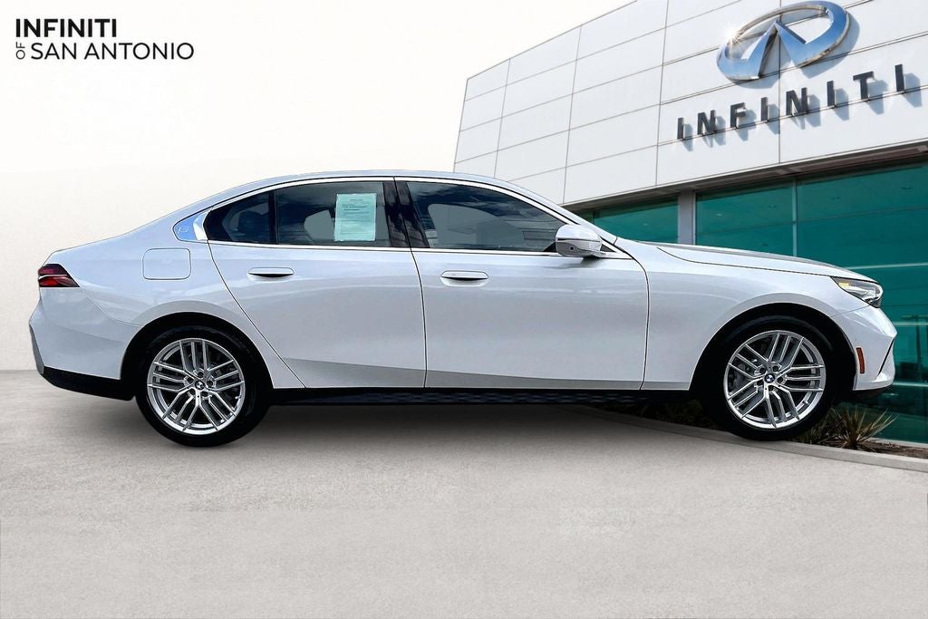 2025 BMW 5 Series 530i