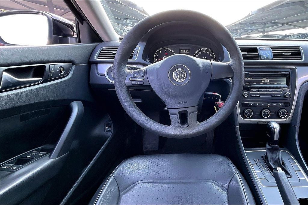 2013 Volkswagen Passat 2.5L Wolfsburg Edition