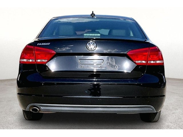 2013 Volkswagen Passat 2.5L Wolfsburg Edition