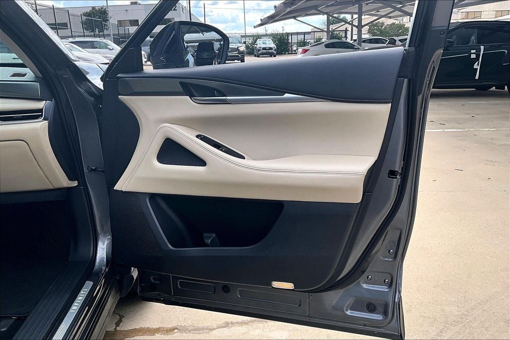 2022 INFINITI QX60 LUXE