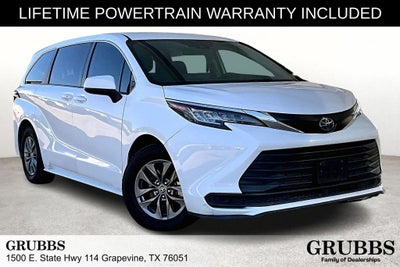 2022 Toyota Sienna LE 8 Passenger