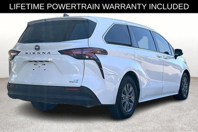 2022 Toyota Sienna LE 8 Passenger