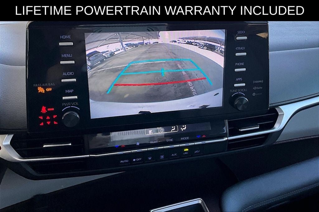 2022 Toyota Sienna LE 8 Passenger