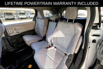 2022 Toyota Sienna LE 8 Passenger