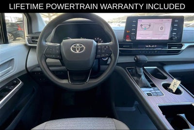2022 Toyota Sienna LE 8 Passenger