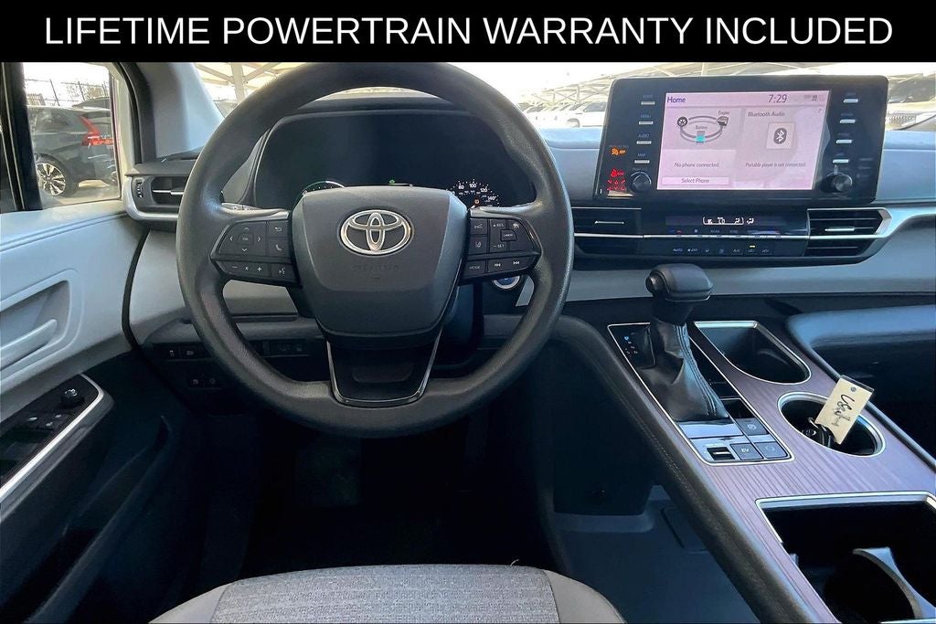 2022 Toyota Sienna LE 8 Passenger
