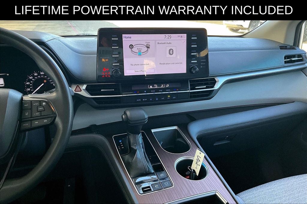2022 Toyota Sienna LE 8 Passenger