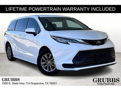 2022 Toyota Sienna LE 8 Passenger