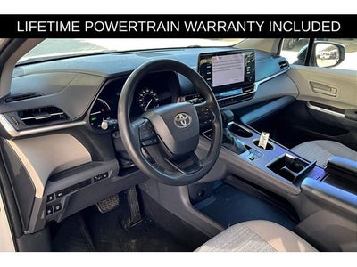 2022 Toyota Sienna LE 8 Passenger