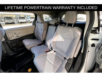 2022 Toyota Sienna LE 8 Passenger