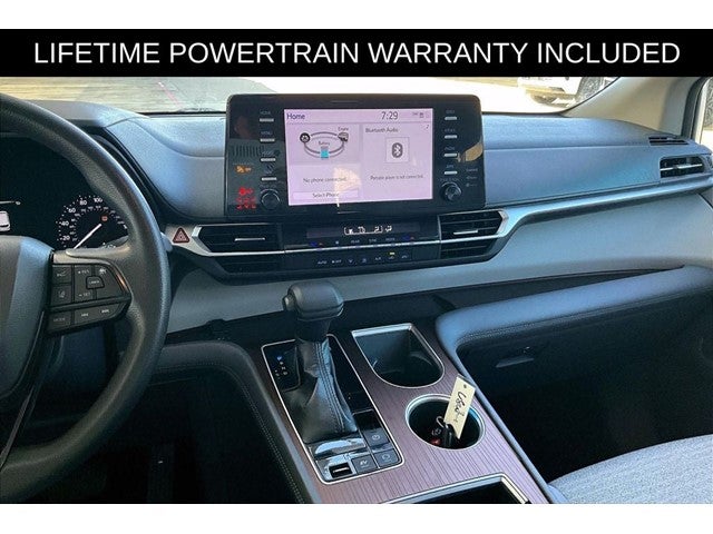 2022 Toyota Sienna LE 8 Passenger