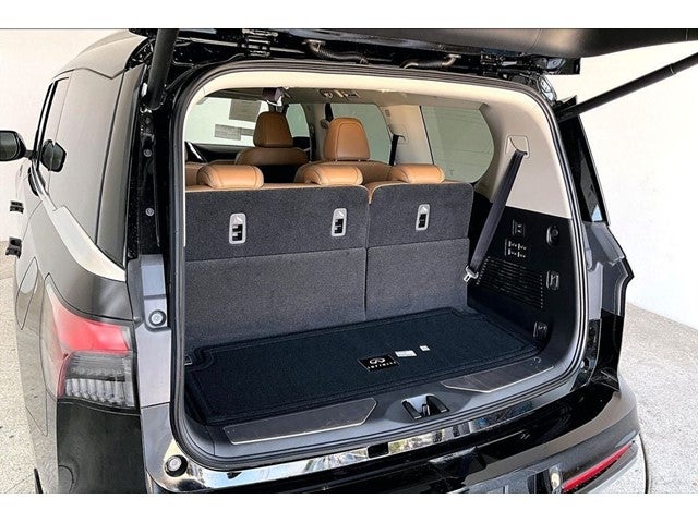 2027 INFINITI QX80 LUXE