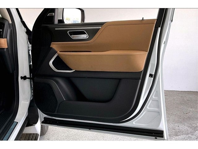 2027 INFINITI QX80 LUXE