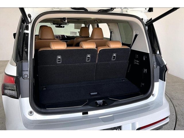 2027 INFINITI QX80 LUXE