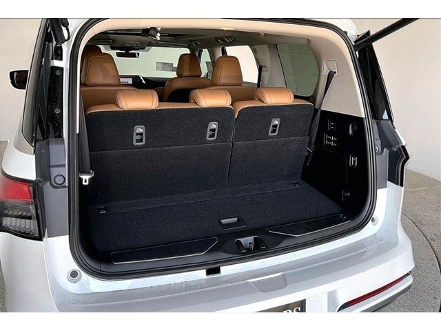 2027 INFINITI QX80 LUXE