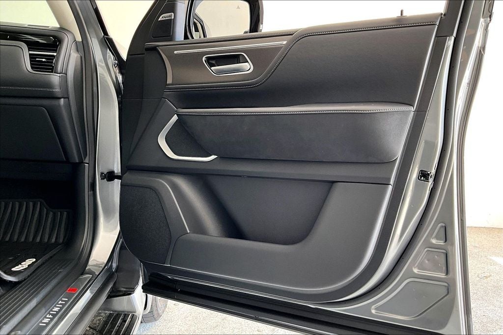 2026 INFINITI QX80 LUXE