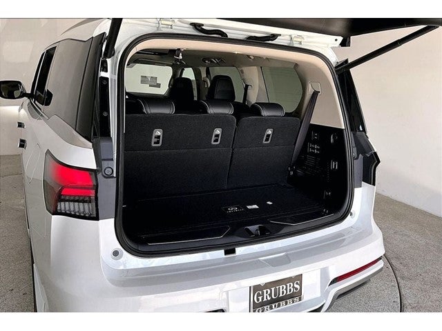 2027 INFINITI QX80 LUXE