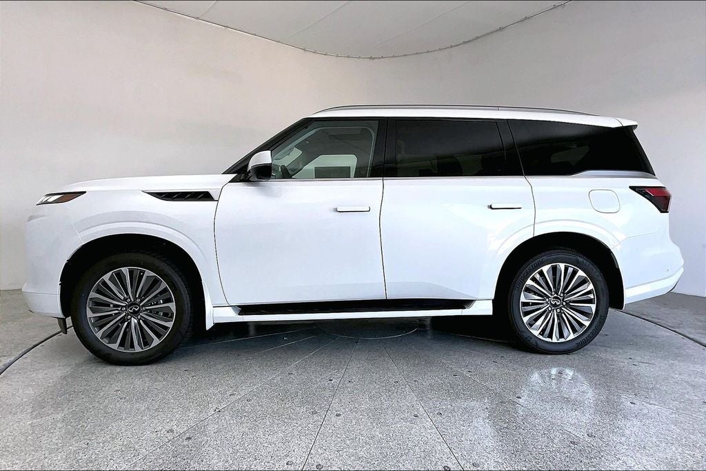 2027 INFINITI QX80 LUXE