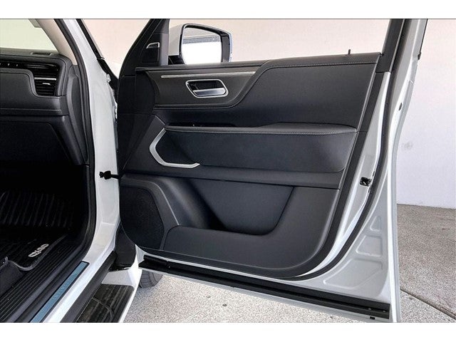 2027 INFINITI QX80 LUXE