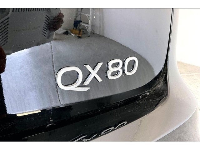 2027 INFINITI QX80 LUXE