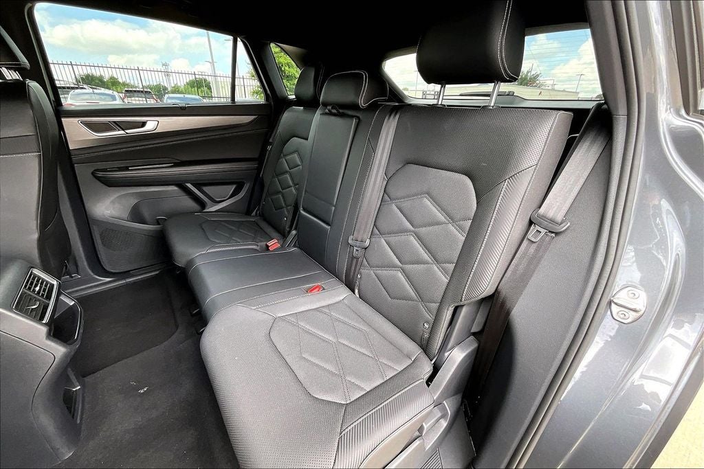 2025 Volkswagen Atlas Cross Sport 2.0T SE w/Technology