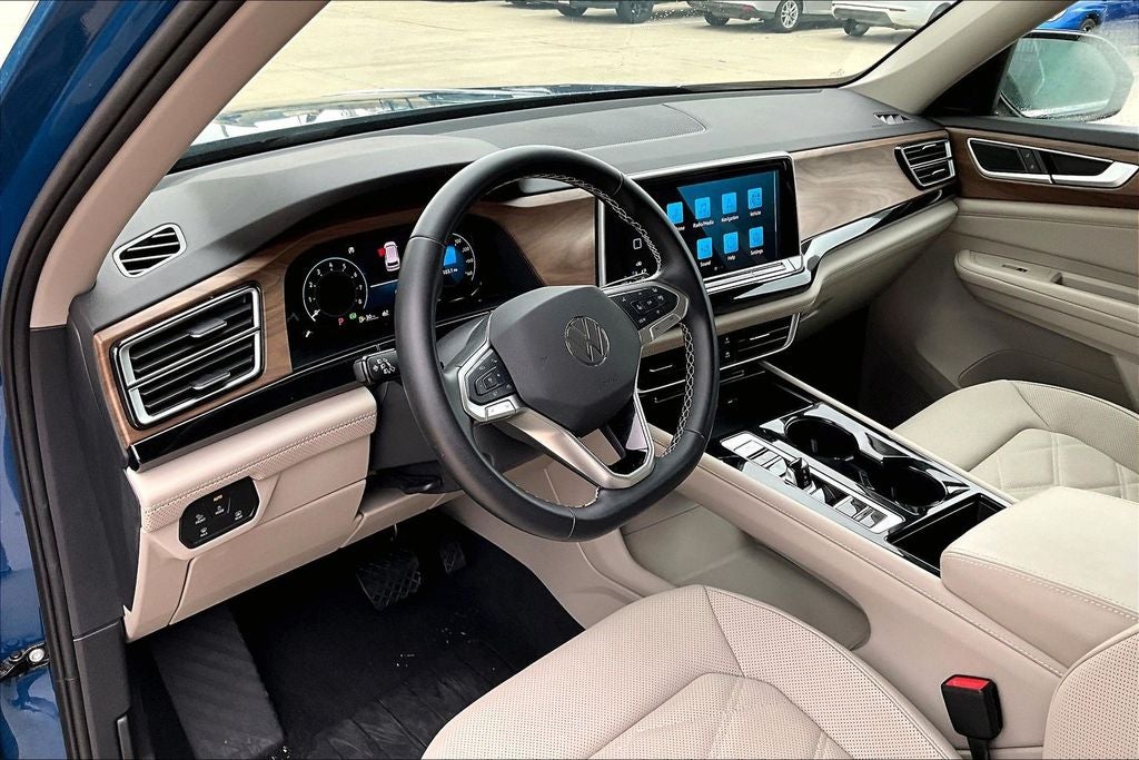 2025 Volkswagen Atlas 2.0T SE w/Technology